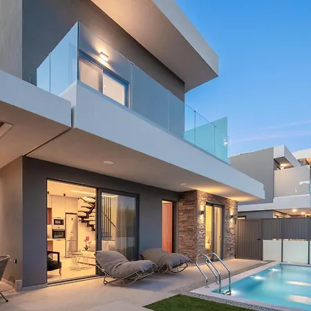 Villasaints I Private Pool Villas, Walk To Beach, Bbq