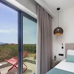 Villasaints I Private Pool Villas, Walk To Beach, Bbq