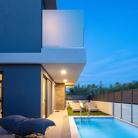 Villasaints I Private Pool Villas, Walk To Beach, Bbq Villa La Canée