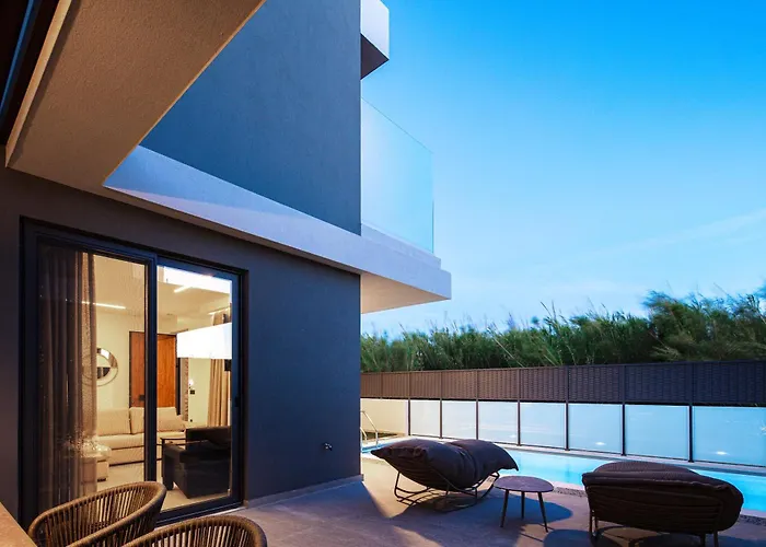 Villasaints I Private Pool Villas, Walk To Beach, Bbq Villa