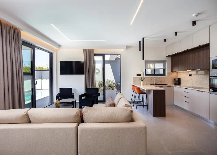 Villasaints I Private Pool Villas, Walk To Beach, Bbq Villa *