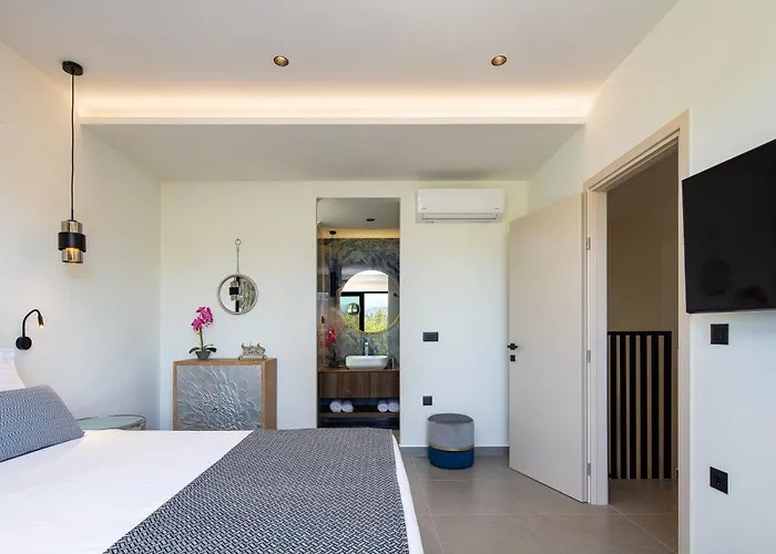 Villasaints I Private Pool Villas, Walk To Beach, Bbq Villa